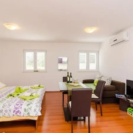 Apartamento Ira - Studio With Terrace 3 Adults