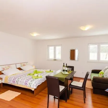 Ira - Studio With Terrace 3 Adults